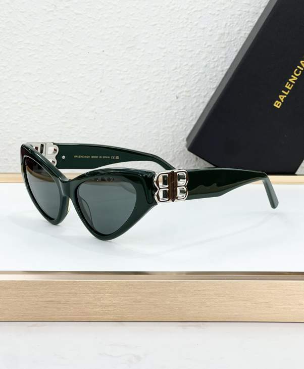 Picture of Balenciaga Sunglasses _SKUfw80274729fw